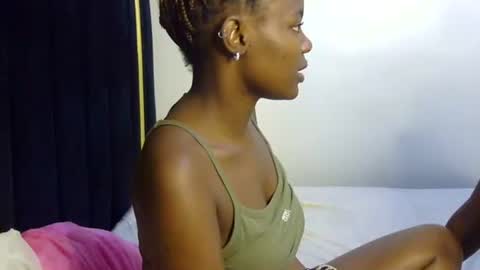 Snapshot of pearl_velvet chatting on February 26, 12:04 pm vel online show from February 26, 12:04 pm