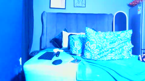 Snapshot of pearlblu38 chatting on June 2, 6:54 pm Pearl online show from June 2, 6:54 pm