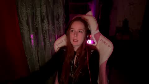 Snapshot of pearlprincess_ chatting on April 24, 11:18 pm Adelina online show from April 24, 11:18 pm