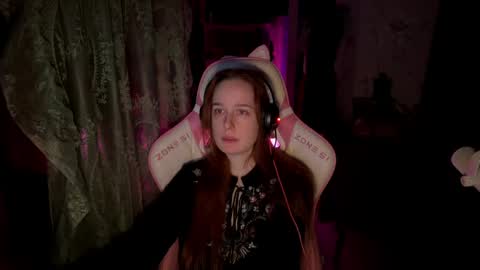 Snapshot of pearlprincess_ chatting on April 26, 12:52 am Adelina online show from April 26, 12:52 am