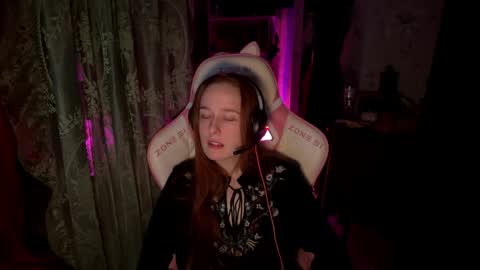 Snapshot of pearlprincess_ chatting on April 28, 2:27 am Adelina online show from April 28, 2:27 am