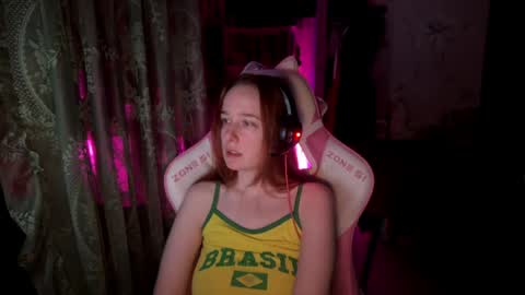 Snapshot of pearlprincess_ chatting on May 1, 1:43 am Adelina online show from May 1, 1:43 am