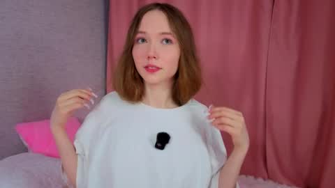 pearly_peach_ online show from April 23, 6:10 pm