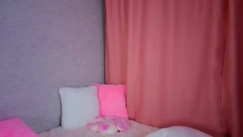 pearly_peach_ online show from April 30, 6:14 pm