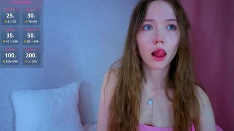 pearly_peach_ online show from June 4, 6:14 pm