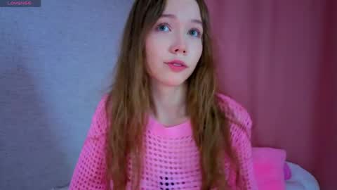 pearly_peach_ online show from June 5, 6:13 pm