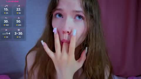 pearly_peach_ online show from June 11, 8:18 pm