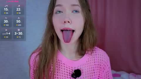 pearly_peach_ online show from July 3, 12:06 am