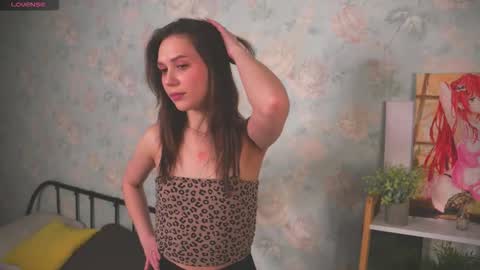 Snapshot of peggydewberry chatting on March 4, 3:12 am Rose online show from March 4, 3:12 am