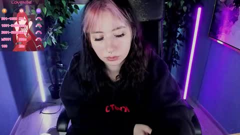 Snapshot of peggymcdean chatting on October 31, 5:19 am peggymcdean online show from October 31, 5:19 am