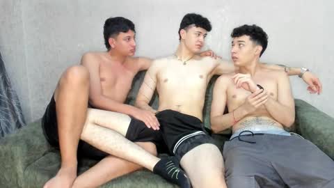 Snapshot of pelusos_mens chatting on January 19, 1:59 pm CAIN-19 ALLEN-18 RONALD-18 AUSTIN-18 MOD DANTE online show from January 19, 1:59 pm