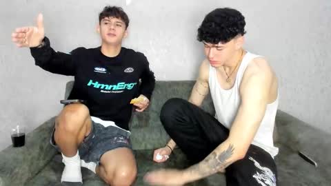 Snapshot of pelusos_mens chatting on February 12, 1:50 pm CAIN-19 ALLEN-18 RONALD-18 AUSTIN-18 MOD DANTE online show from February 12, 1:50 pm