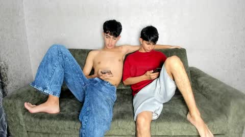 Snapshot of pelusos_mens chatting on April 18, 7:29 pm CAIN-19 ALLEN-18 RONALD-18 AUSTIN-18 MOD DANTE online show from April 18, 7:29 pm