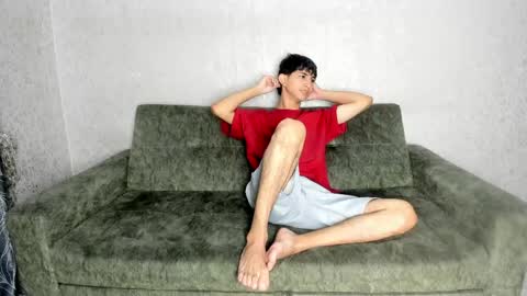 Snapshot of pelusos_mens chatting on April 18, 7:58 pm CAIN-19 ALLEN-18 RONALD-18 AUSTIN-18 MOD DANTE online show from April 18, 7:58 pm