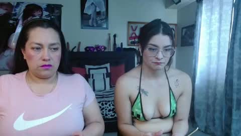 Snapshot of penelopeandmarilyn chatting on June 10, 2:16 pm Penelope and my girlfriend Marilyn online show from June 10, 2:16 pm