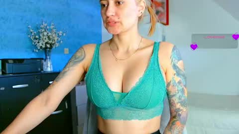 Snapshot of pennyy__ chatting on April 26, 11:41 am Hi Im Penelope better vibrations 1111 online show from April 26, 11:41 am
