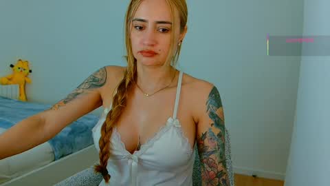 Snapshot of pennyy__ chatting on June 2, 9:55 am Hi Im Penelope better vibrations 1111 online show from June 2, 9:55 am