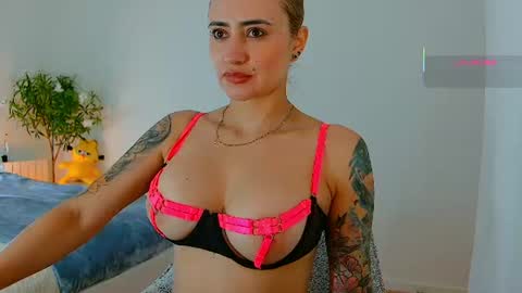 Snapshot of pennyy__ chatting on June 11, 11:30 am Hi Im Penelope better vibrations 1111 online show from June 11, 11:30 am