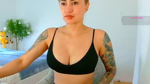 Snapshot of pennyy__ chatting on July 3, 9:48 am Hi Im Penelope better vibrations 1111 online show from July 3, 9:48 am