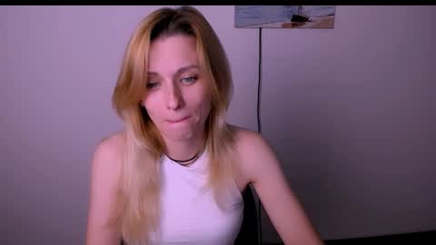 Mia online show from November 20, 6:18 pm