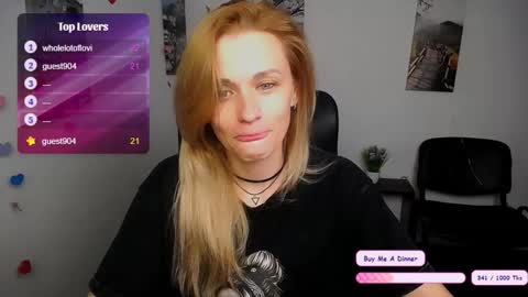 Mia online show from November 25, 10:59 am