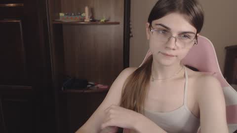 Snapshot of peralez_f chatting on December 5, 11:18 pm Farida online show from December 5, 11:18 pm