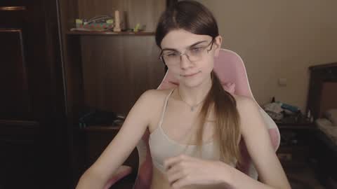 Snapshot of peralez_f chatting on December 15, 1:46 am Farida online show from December 15, 1:46 am