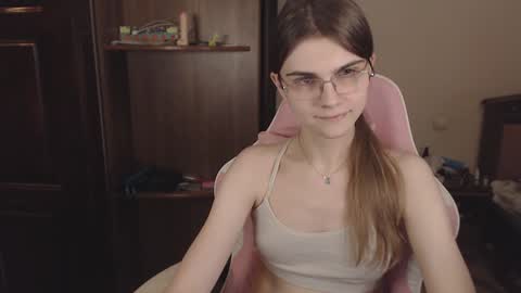 Snapshot of peralez_f chatting on December 18, 2:21 am Farida online show from December 18, 2:21 am