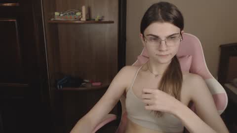 Snapshot of peralez_f chatting on December 20, 12:08 am Farida online show from December 20, 12:08 am