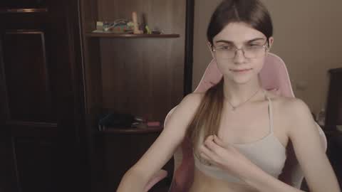 Snapshot of peralez_f chatting on December 24, 2:43 am Farida online show from December 24, 2:43 am