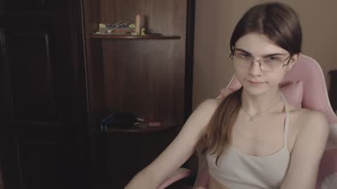 Snapshot of peralez_f chatting on December 28, 2:33 am Farida online show from December 28, 2:33 am