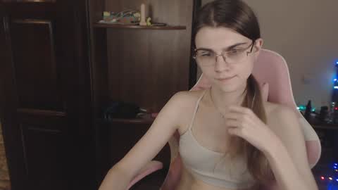 Snapshot of peralez_f chatting on January 6, 2:26 am Farida online show from January 6, 2:26 am