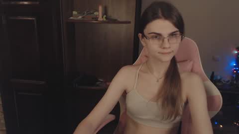 Snapshot of peralez_f chatting on January 14, 5:40 am Farida online show from January 14, 5:40 am