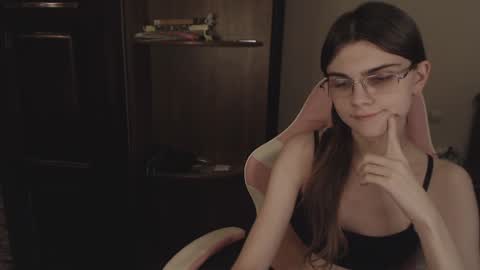 Snapshot of peralez_f chatting on February 1, 2:05 am Farida online show from February 1, 2:05 am