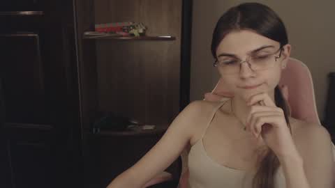 Snapshot of peralez_f chatting on February 7, 7:49 pm Farida online show from February 7, 7:49 pm