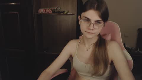 Snapshot of peralez_f chatting on February 9, 1:00 am Farida online show from February 9, 1:00 am