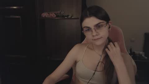 Snapshot of peralez_f chatting on February 16, 1:25 am Farida online show from February 16, 1:25 am