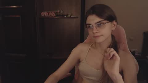 Snapshot of peralez_f chatting on February 21, 1:55 am Farida online show from February 21, 1:55 am