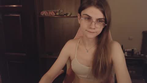 Snapshot of peralez_f chatting on February 22, 2:28 am Farida online show from February 22, 2:28 am