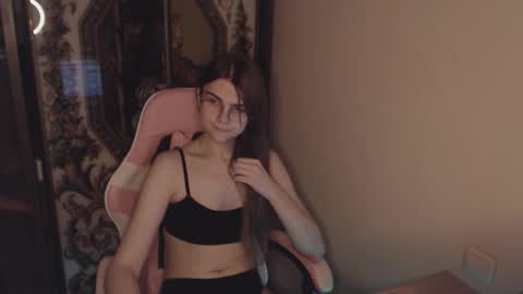 Snapshot of peralez_f chatting on October 4, 5:44 pm Farida online show from October 4, 5:44 pm