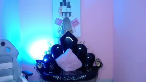 Snapshot of perla_1x chatting on May 18, 2:40 am PVT 6TK 10PM - 5AM COLOMBIA online show from May 18, 2:40 am