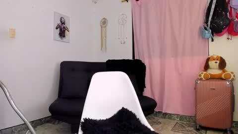 Snapshot of perla_kathy chatting on February 13, 10:33 pm Dulce maria online show from February 13, 10:33 pm