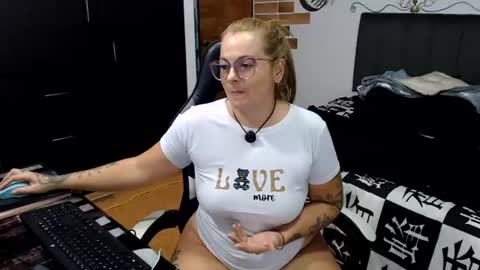 Snapshot of perlagoloza05 chatting on July 1, 2:46 am goloza online show from July 1, 2:46 am