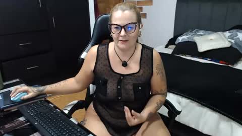 Snapshot of perlagoloza05 chatting on July 15, 3:23 am goloza online show from July 15, 3:23 am