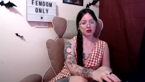 Snapshot of persephones_garden chatting on June 27, 12:10 pm Persephone online show from June 27, 12:10 pm