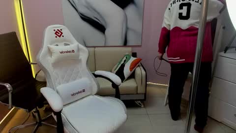 horror flying on the wings of the night.... online show from December 22, 3:53 pm