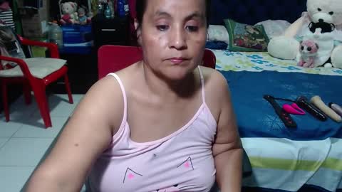 Snapshot of pervert_mommy_x chatting on December 17, 2:00 pm SAMY online show from December 17, 2:00 pm