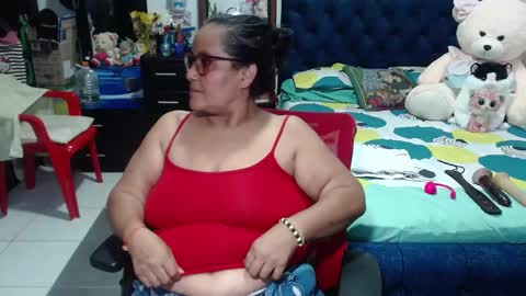 Snapshot of pervert_mommy_x chatting on December 18, 1:02 pm SAMY online show from December 18, 1:02 pm