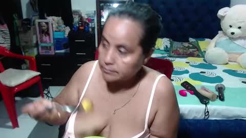 Snapshot of pervert_mommy_x chatting on December 29, 7:32 pm SAMY online show from December 29, 7:32 pm