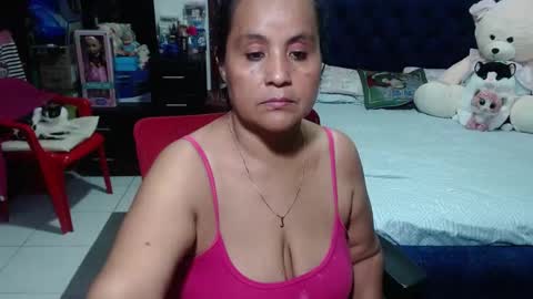 Snapshot of pervert_mommy_x chatting on January 2, 1:40 pm SAMY online show from January 2, 1:40 pm